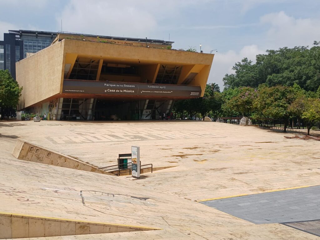 museo muro en medellin