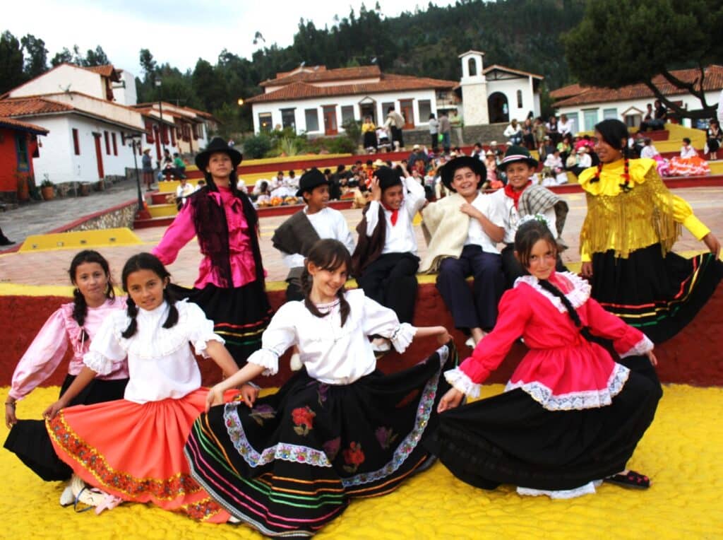 fo pueblito niños del pasado (1)